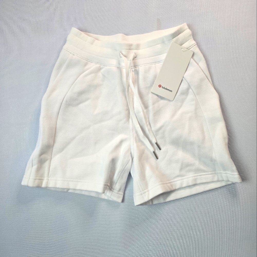 NWT Lululemon White Scuba High-Rise Short 5"